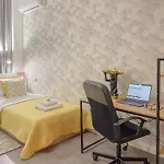 Stylish City Center Apartment By Ndk