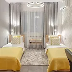 Stylish City Center Apartment By Ndk