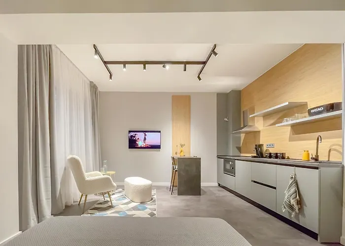 Stylish City Center Apartment By Ndk